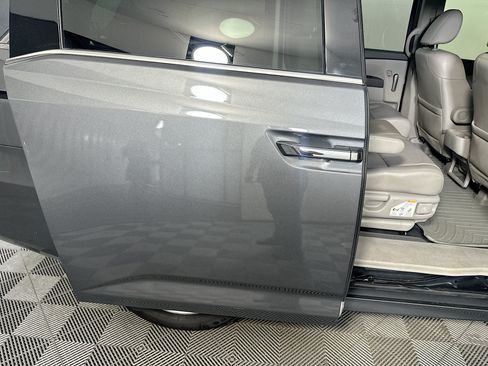 Used 2013 Honda Odyssey Touring image 32