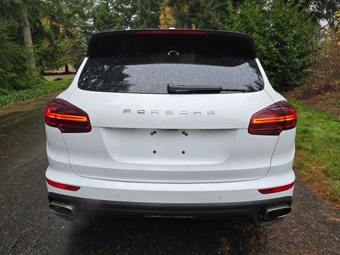 Used 2017 Porsche Cayenne Platinum Edition image 4
