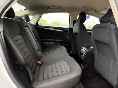 Used 2020 Ford Fusion SE image 16