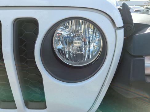 Used 2021 Jeep Gladiator Mojave image 11