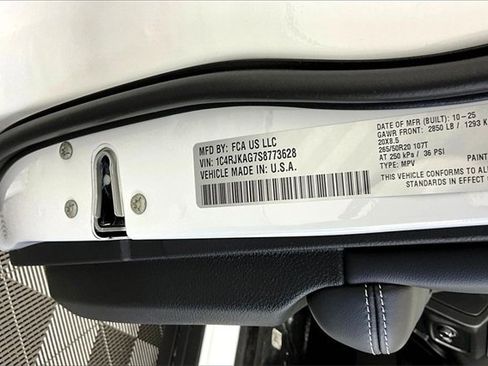 New 2025 Jeep Grand Cherokee L Altitude image 14