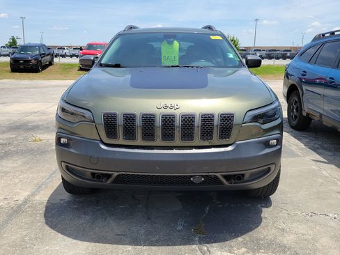 Used 2020 Jeep Cherokee Trailhawk w/ Cold Weather Group AWD/4WD image 2