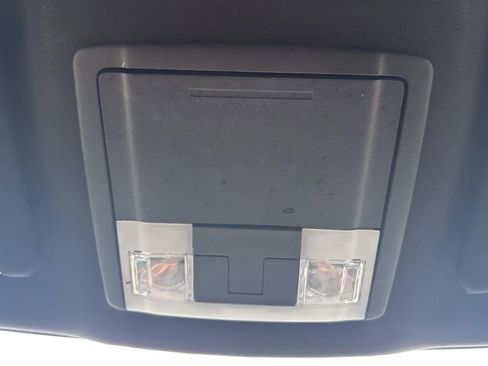 Used 2017 Ford Explorer XLT image 21