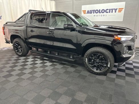 Used 2025 Chevrolet Colorado Z71 w/ Midnight Edition AWD/4WD image 2