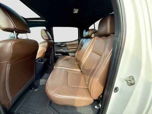 Used 2019 Toyota Tacoma Limited image 27