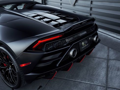 Used 2024 Lamborghini Huracan EVO image 8