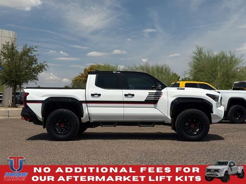 Used 2025 Toyota Tacoma TRD Pro AWD/4WD image 4