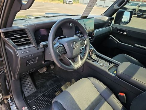 Used 2025 Lexus GX 550 AWD/4WD image 17