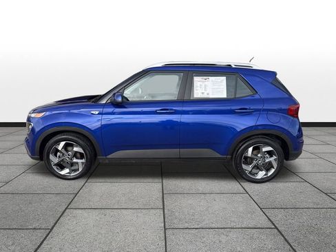 Used 2025 Hyundai Venue SEL image 2