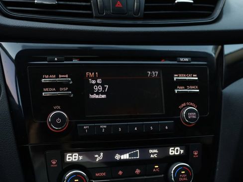 Used 2017 Nissan Rogue Sport SV image 34