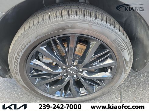 Used 2022 Kia Telluride SX w/ Towing Package FWD image 5