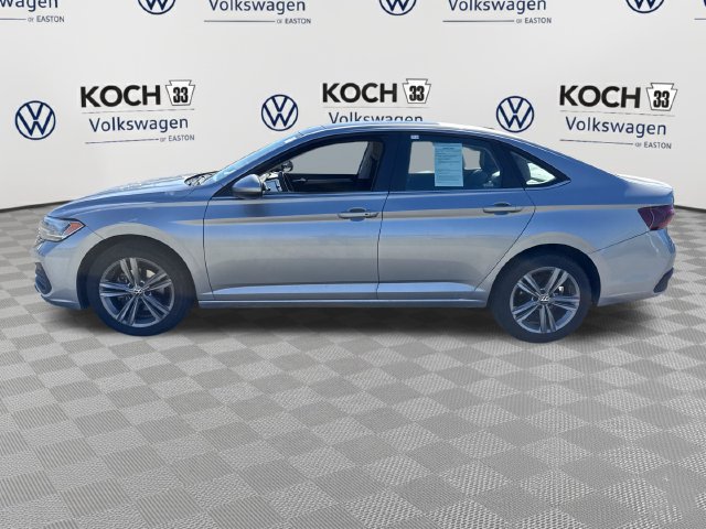 Used 2024 Volkswagen Jetta SE w/ Panoramic Sunroof Package FWD image 4