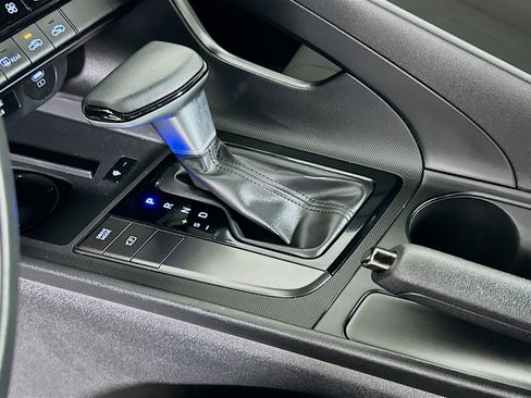 Used 2025 Hyundai Elantra Sport image 24