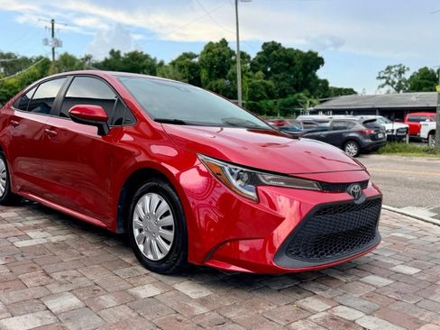 Used 2020 Toyota Corolla LE FWD image 3