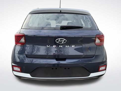 Used 2025 Hyundai Venue Limited image 5