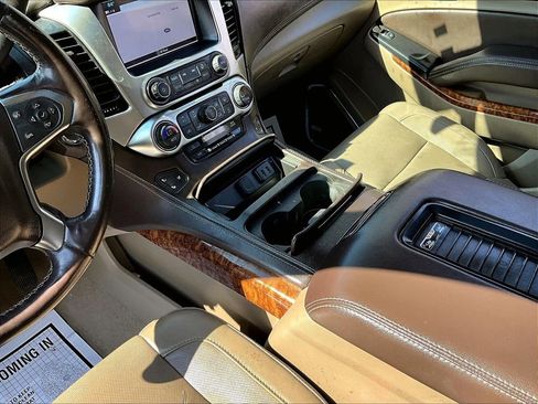 Used 2020 Chevrolet Suburban Premier AWD/4WD image 13