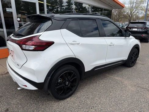 Used 2021 Nissan Kicks SR w/ SR Premium Package FWD image 7