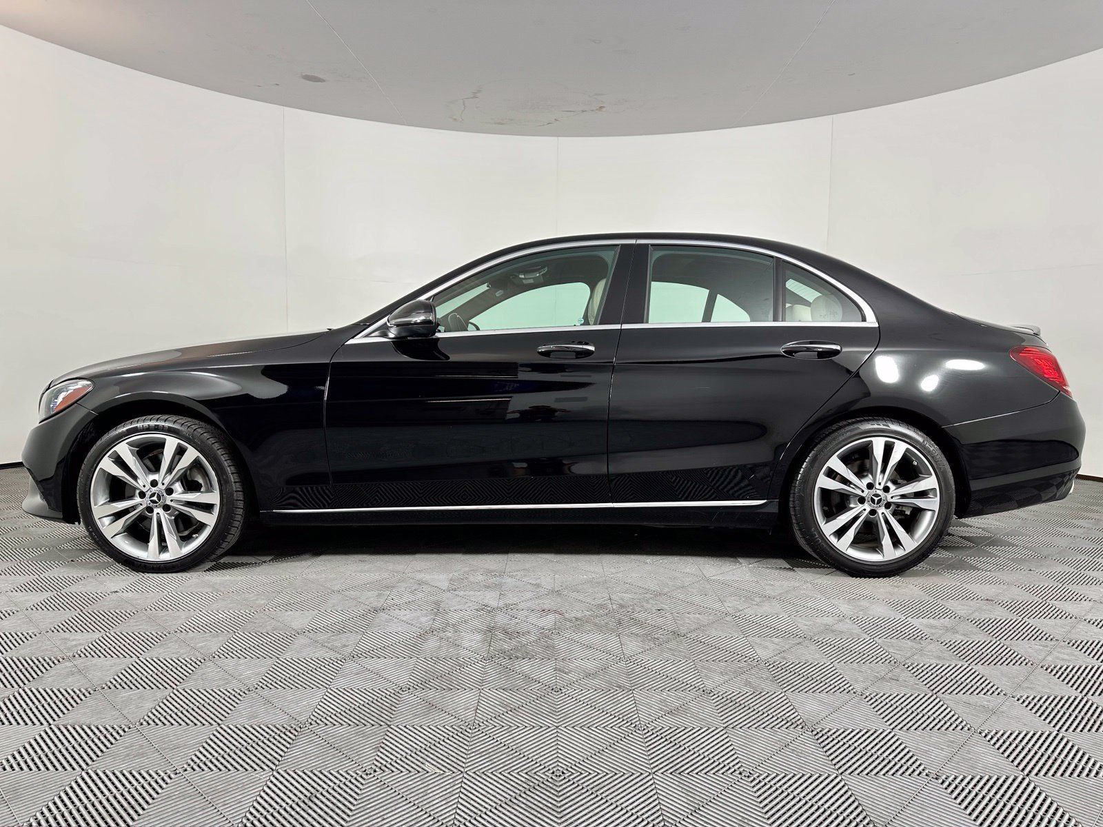 Used 2019 Mercedes-Benz C 300 Sedan image 16
