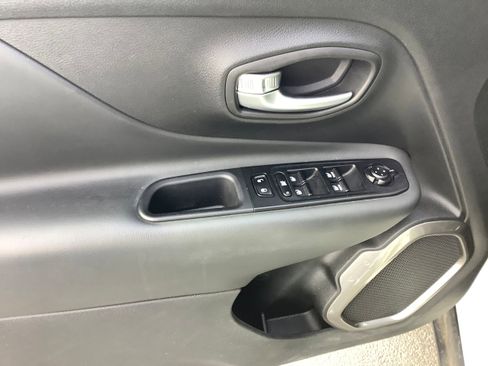 Used 2022 Jeep Renegade Limited AWD/4WD image 10