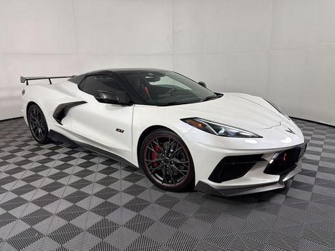 Used 2023 Chevrolet Corvette Stingray Premium Conv w/ Z51 Performance Package RWD image 7