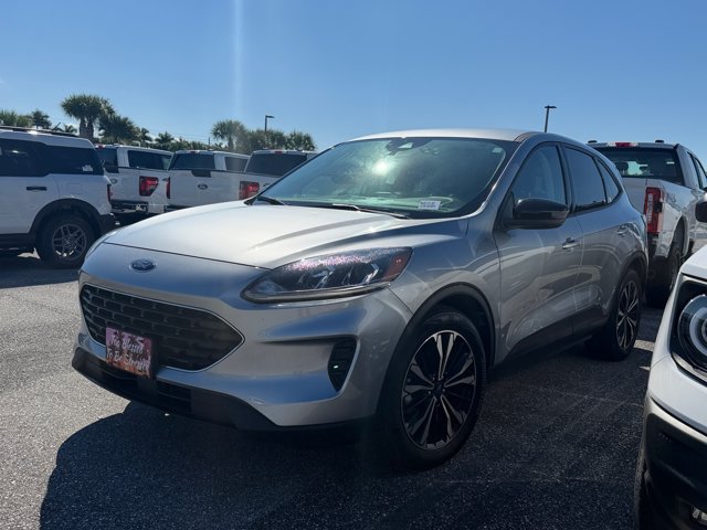 Used 2022 Ford Escape SE w/ SE Sport Appearance Package FWD image 4