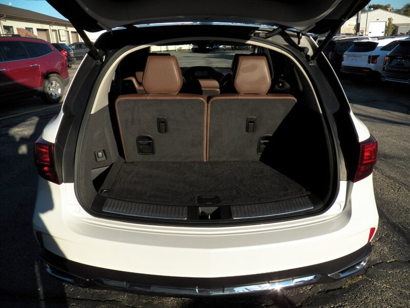 Used 2018 Acura MDX w/ Technology Package AWD/4WD image 13