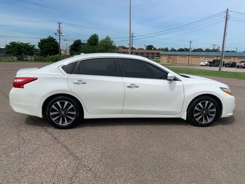Used 2016 Nissan Altima 2.5 SL w/ Moonroof Package FWD image 8
