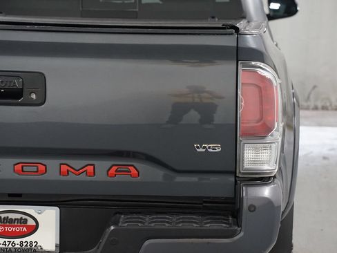 Used 2021 Toyota Tacoma TRD Sport w/ Technology Package RWD image 10