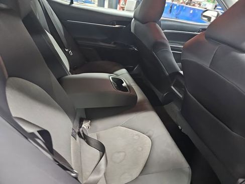 Used 2018 Toyota Camry LE image 9