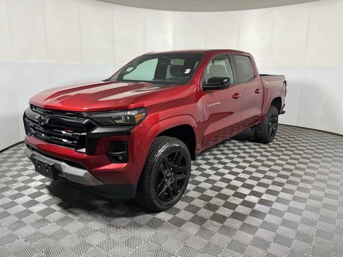 Used 2024 Chevrolet Colorado Z71 w/ Z71 Convenience Package 2 AWD/4WD image 4