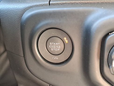 Used 2022 Jeep Gladiator Overland image 21