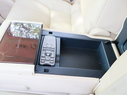 Used 2011 Lexus LX 570 4WD image 40