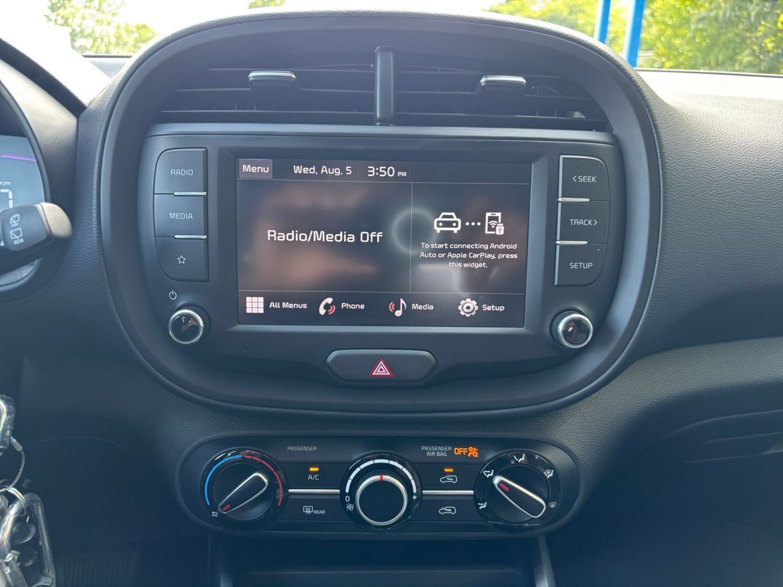 Used 2025 Kia Soul LX w/ LX Technology Package FWD image 16