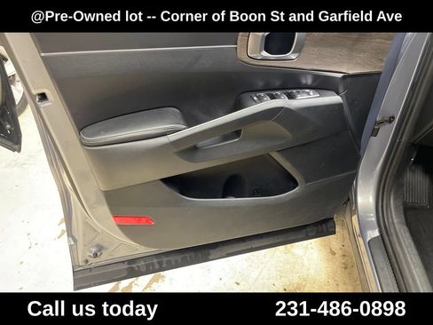 Used 2022 Kia Sorento S w/ Panoramic Sunroof Package AWD/4WD image 15