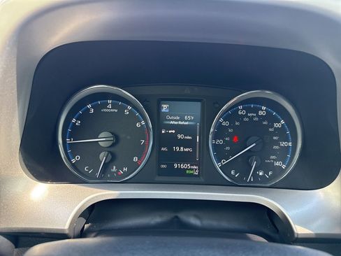 Used 2018 Toyota RAV4 Limited FWD image 9