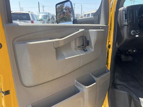 Used 2021 GMC Savana 3500 Extended w/ Power Convenience Package RWD image 16