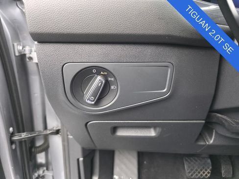 Used 2023 Volkswagen Tiguan SE w/ Panoramic Sunroof Package FWD image 24