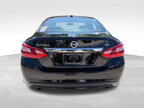 Used 2017 Nissan Altima 2.5 SV w/ Convenience Package FWD image 7