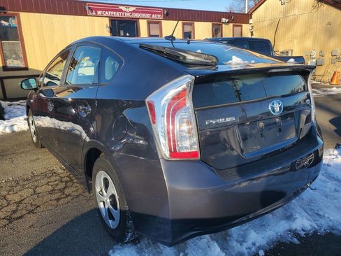 Used 2014 Toyota Prius Five image 3