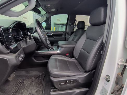 Used 2024 Chevrolet Silverado 2500 LTZ w/ LTZ Convenience Package AWD/4WD image 11