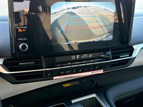 Used 2026 Toyota Sienna XLE FWD image 25