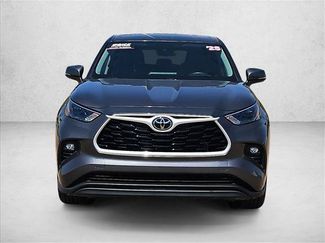 Used 2025 Toyota Highlander LE FWD video 2