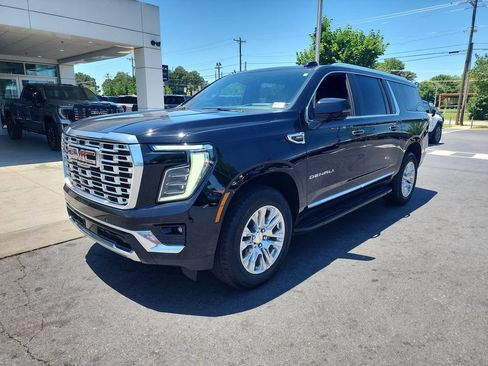 Certified 2025 GMC Yukon XL Denali w/ LPO, Floor Liner Package AWD/4WD image 4