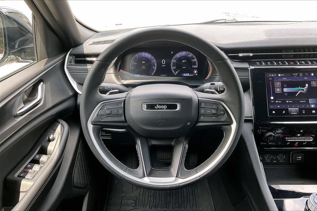 Used 2024 Jeep Grand Cherokee L Altitude AWD/4WD image 9