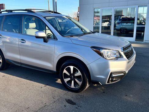 Used 2018 Subaru Forester 2.5i Limited image 3