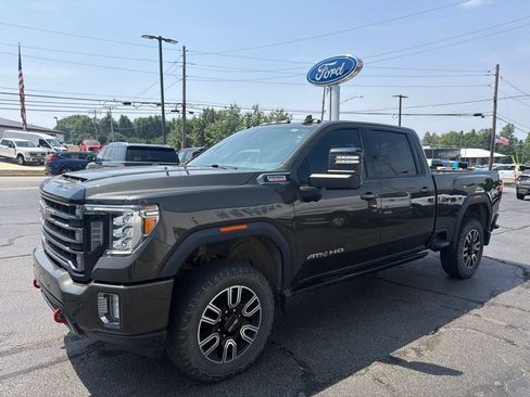 Used 2022 GMC Sierra 3500 AT4 w/ AT4 Preferred Package AWD/4WD image 4