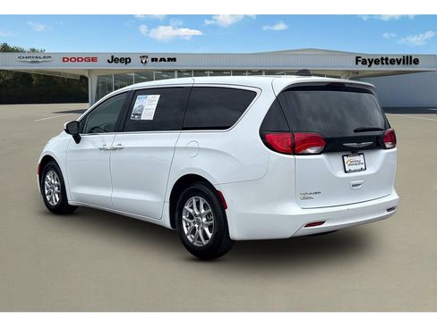 Used 2023 Chrysler Voyager LX FWD image 5