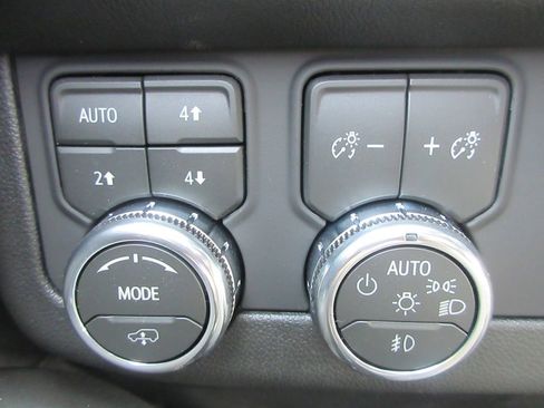 New 2026 GMC Yukon Denali w/ Denali Reserve Package AWD/4WD image 18
