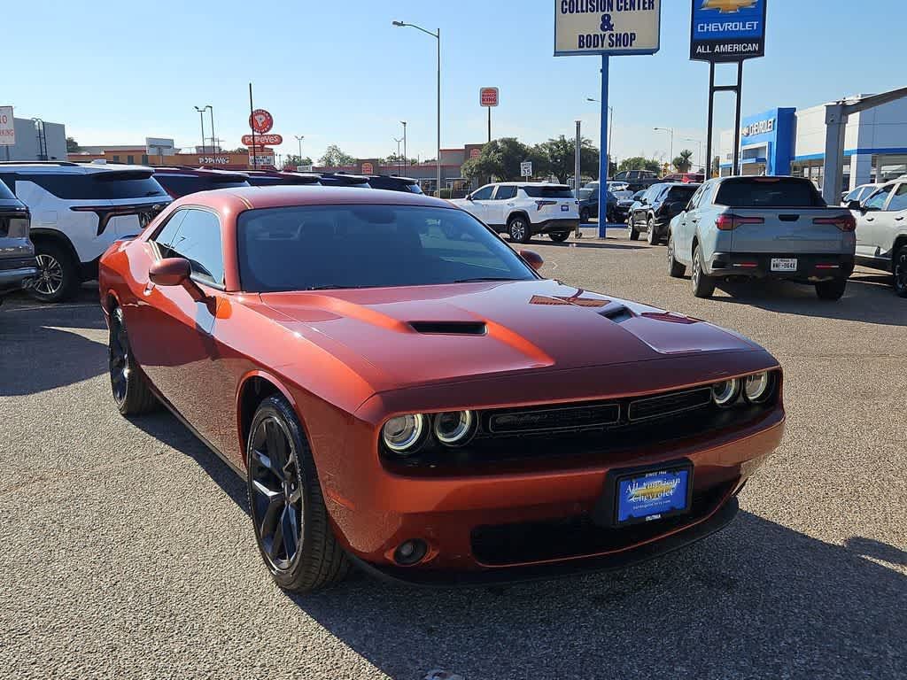 Used 2020 Dodge Challenger SXT w/ Blacktop Package RWD image 2