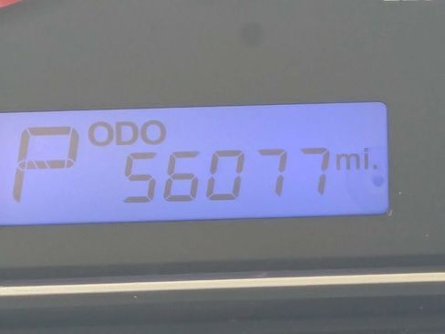 Used 2010 Hyundai Elantra GLS FWD image 29
